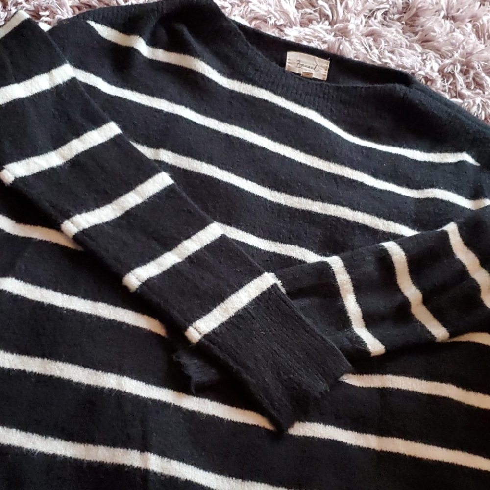 Black and White Becaal Sweater 😍